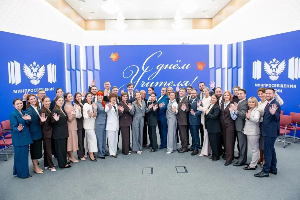 Президент России Владимир Путин встретился с лучшими педагогами страны, среди которых — воспитатель из Казани Елена Бербина Президент России Владимир Путин встретился с лучшими педагогами страны, среди которых — воспитатель из Казани Елена Бербина