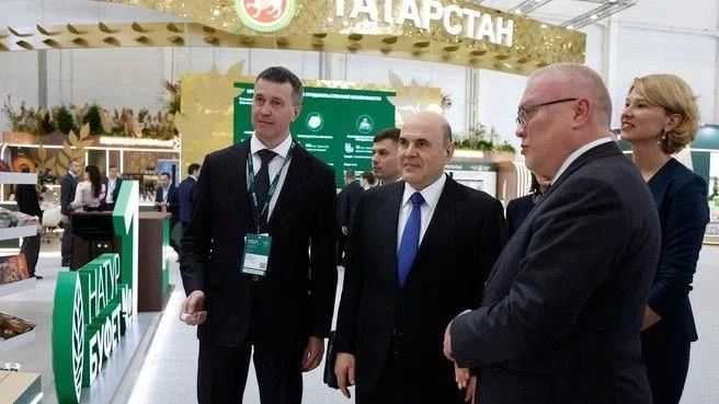 Мишустин осмотрел стенд Татарстана на выставке «Золотая осень — 2026»
