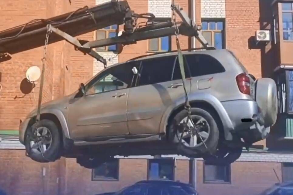 В Казани у должника по алиментам забрали Toyota RAV4