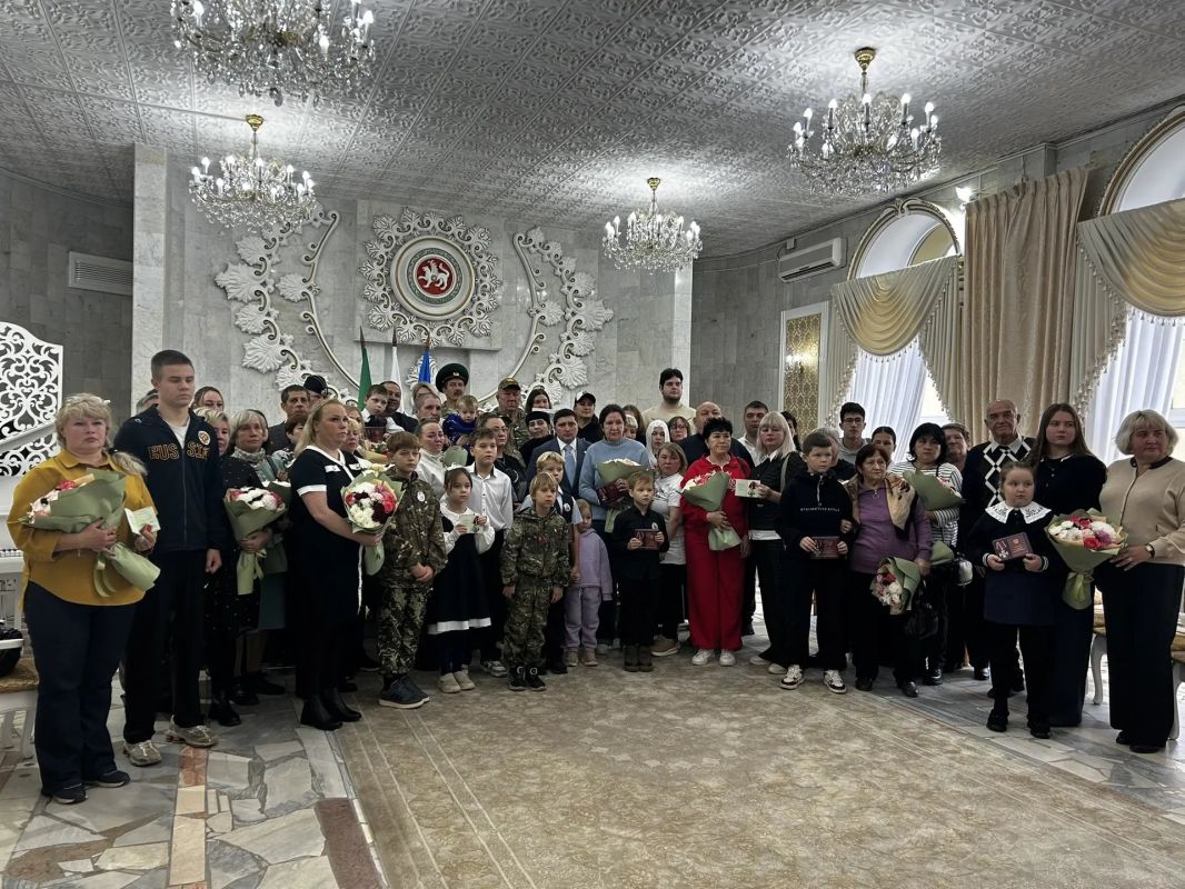 В ЗАГСе Нижнекамска прошло вручение посмертных наград В ЗАГСе Нижнекамска прошло вручение посмертных наград