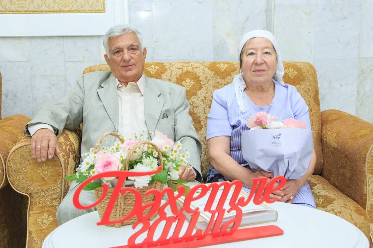 Зульфигар и Рамзия Алиевы отметили 55-летний юбилей семейной жизни — изумрудную свадьбу