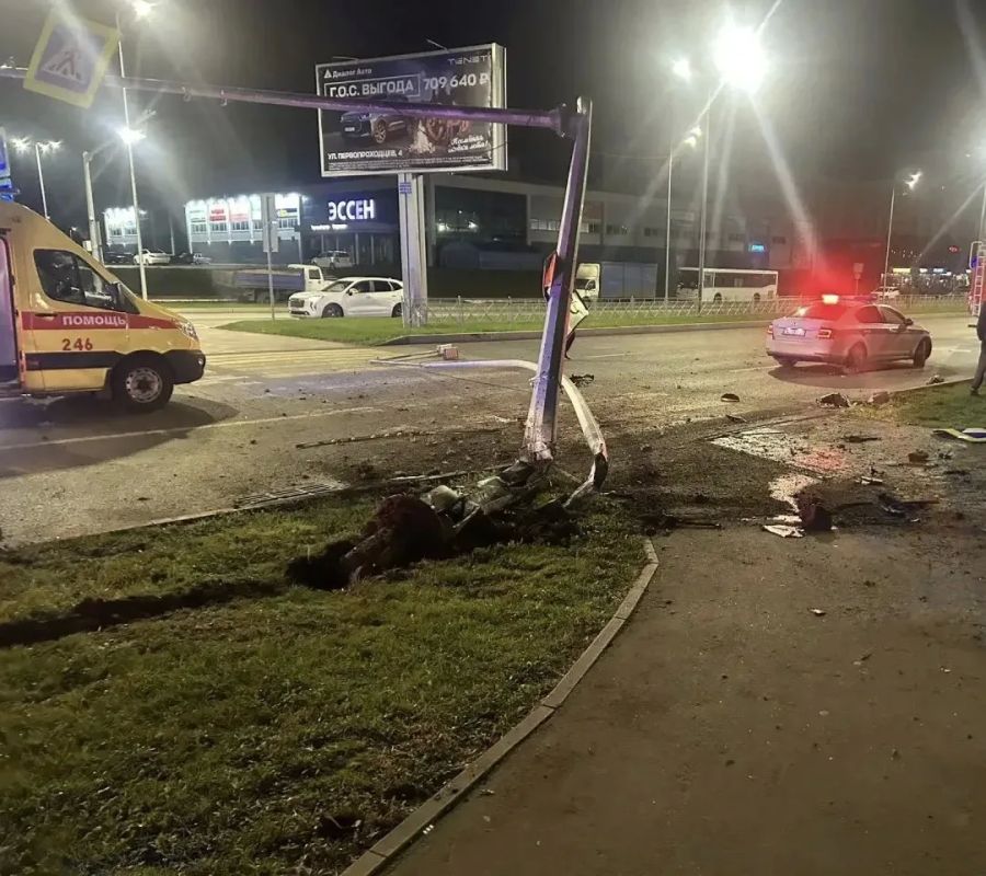 В результате ночного ДТП на проспекте Мира в Нижнекамске пострадало два человека, сообщает пресс-служба госавтоинспекции города В результате ночного ДТП на проспекте Мира в Нижнекамске пострадало два человека, сообщает пресс-служба госавтоинспекции города
