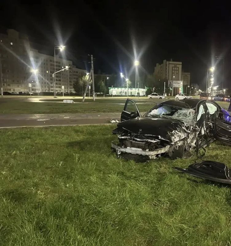 В результате ночного ДТП на проспекте Мира в Нижнекамске пострадало два человека, сообщает пресс-служба госавтоинспекции города В результате ночного ДТП на проспекте Мира в Нижнекамске пострадало два человека, сообщает пресс-служба госавтоинспекции города