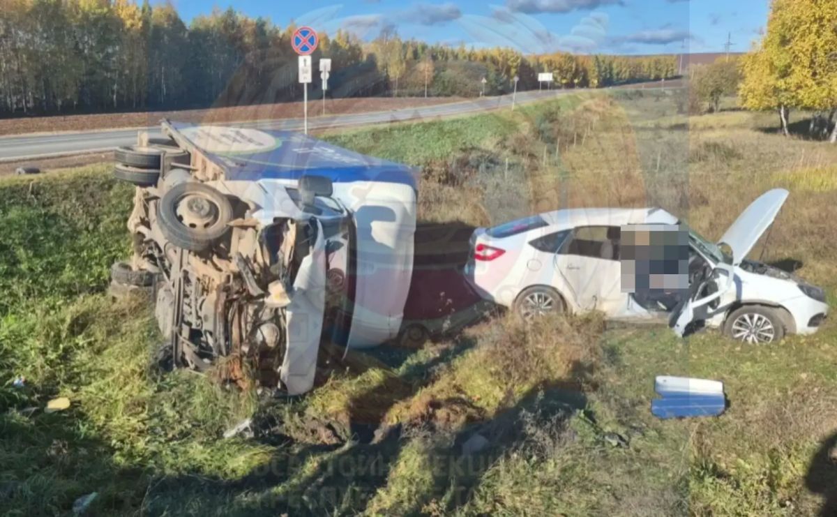8 октябре в Мамадышском районе 28-летняя девушка-водитель автомобиля Лада, по предварительным данным, двигаясь по второстепенной дороге на перекрестке не уступила дорогу автомобилю ГАЗель