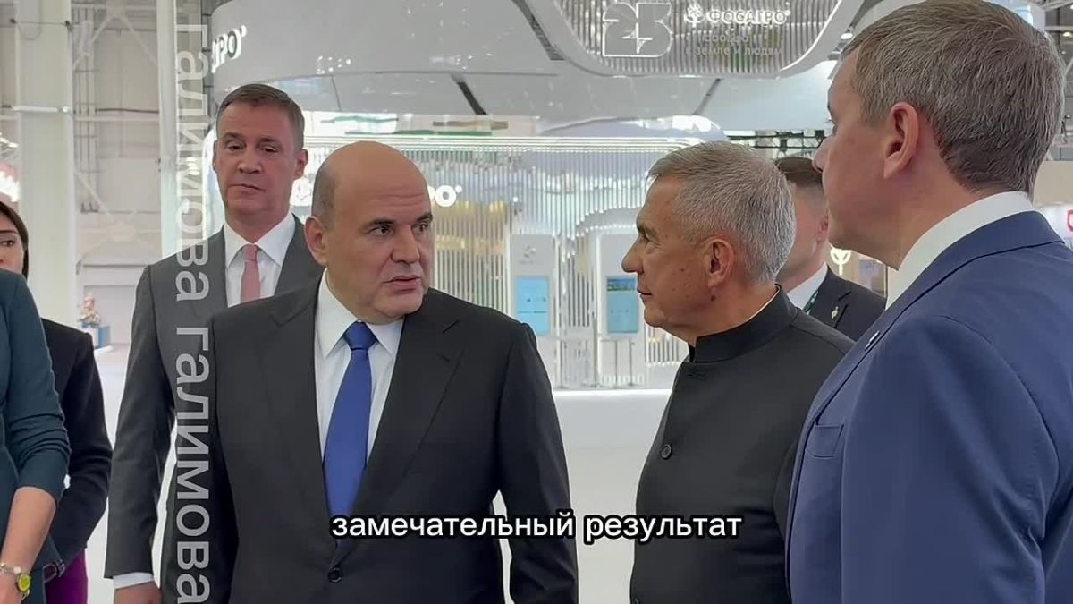 «Раис, стой!». Так Председатель Правительства не хочет отпускать от себя Рустама Минниханова