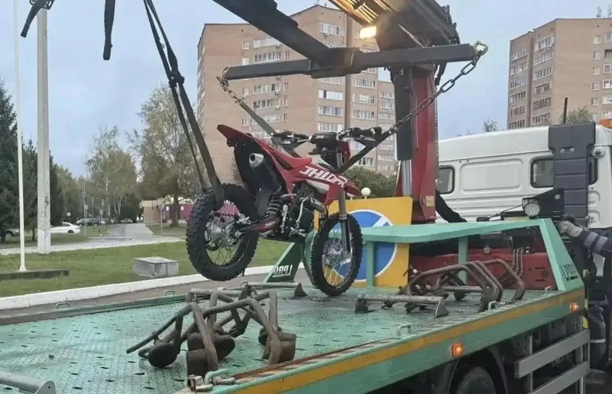 В Нижнекамске сотрудники ДПС остановили 17-летнего подростка, который ездил на мотоцикле класса «эндуро» по городским дорогам