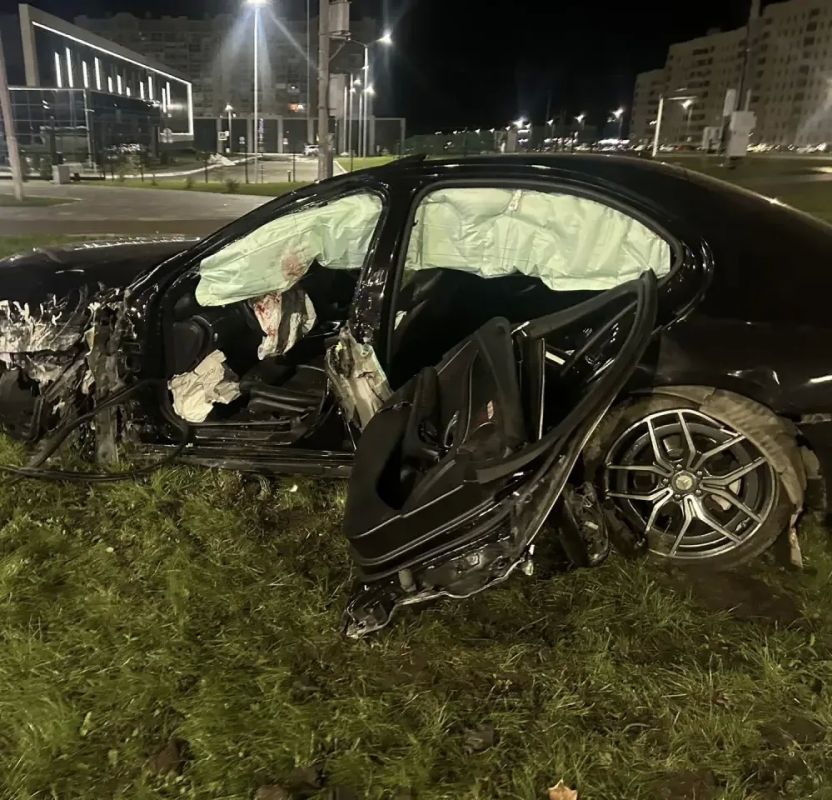 В результате ночного ДТП на проспекте Мира в Нижнекамске пострадало два человека, сообщает пресс-служба госавтоинспекции города В результате ночного ДТП на проспекте Мира в Нижнекамске пострадало два человека, сообщает пресс-служба госавтоинспекции города