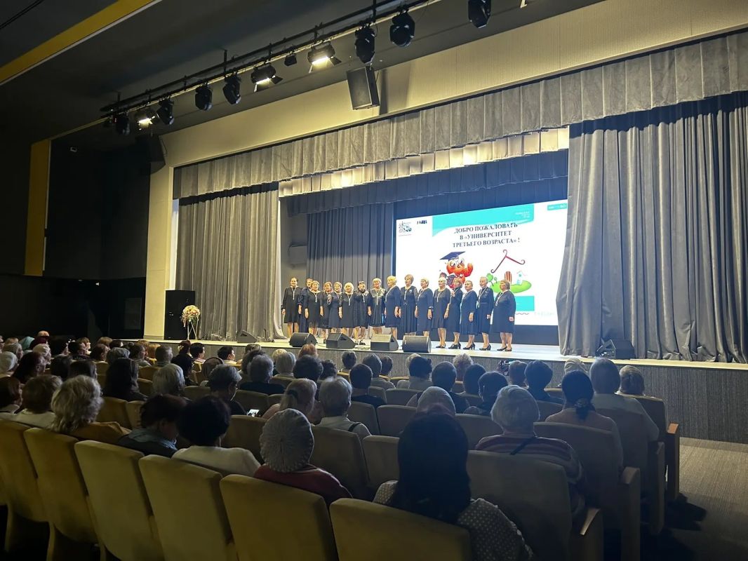 В гимназии «Адымнар» проходит открытие нового сезона Университета третьего возраста