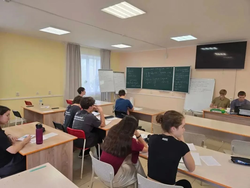 Юные математики Татарстана готовятся к олимпиадам Юные математики Татарстана готовятся к олимпиадам
