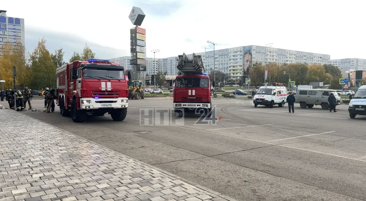 В Нижнекамске в торговом центре «Рамус Молл» прошли Всероссийские штабные тренировки по гражданской обороне, отработка сценария «Угроза атаки БПЛА», «Попадание БПЛА в ТЦ» с привлечением сотрудников скорой помощи, полиции... В Нижнекамске в торговом центре «Рамус Молл» прошли Всероссийские штабные тренировки по гражданской обороне, отработка сценария «Угроза атаки БПЛА», «Попадание БПЛА в ТЦ» с привлечением сотрудников скорой помощи, полиции...
