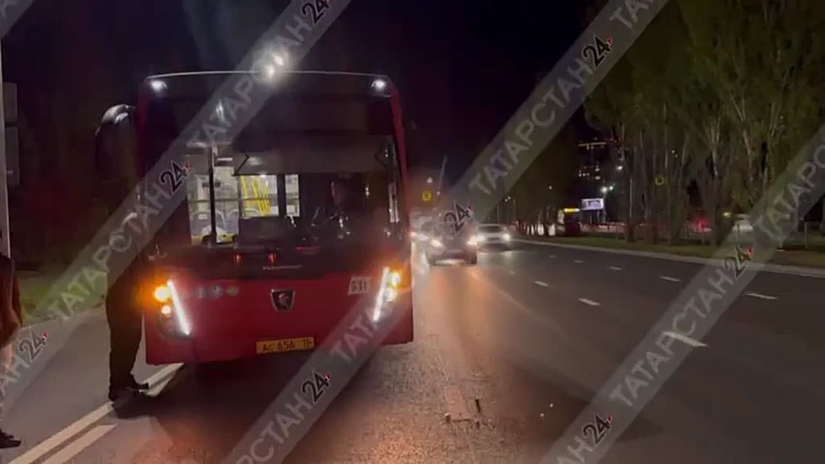 Автобус с пассажирами попал в ДТП в вечерний час пик в Казани