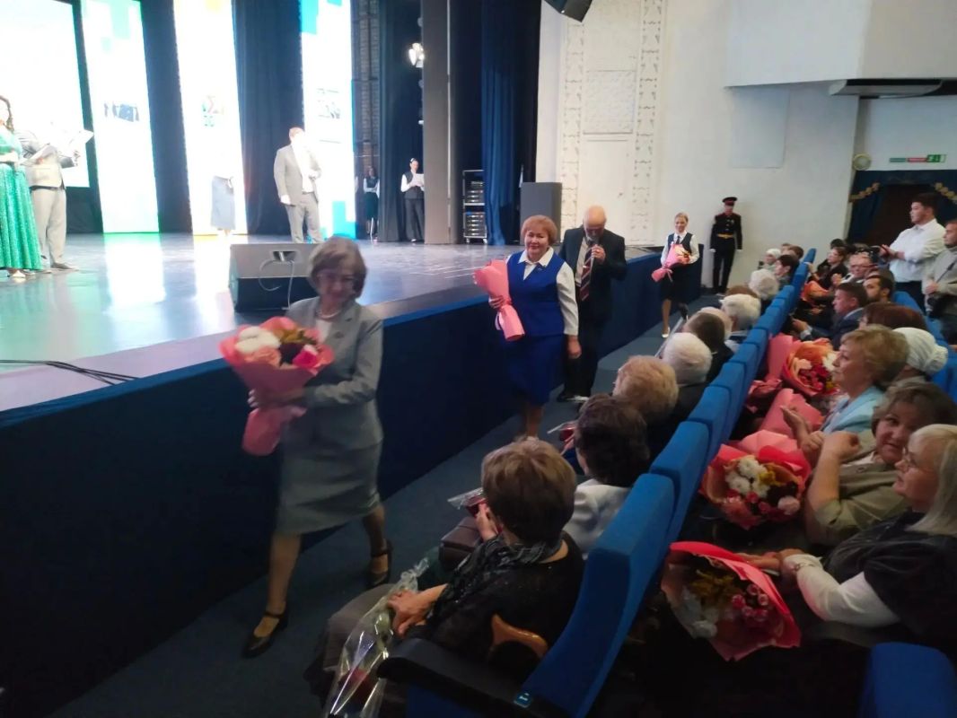 Праздничное мероприятие ко Дню учителя прошло сегодня в Доме народного творчества Праздничное мероприятие ко Дню учителя прошло сегодня в Доме народного творчества
