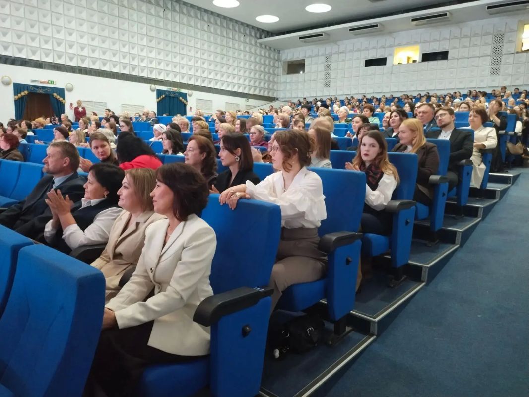 Праздничное мероприятие ко Дню учителя прошло сегодня в Доме народного творчества