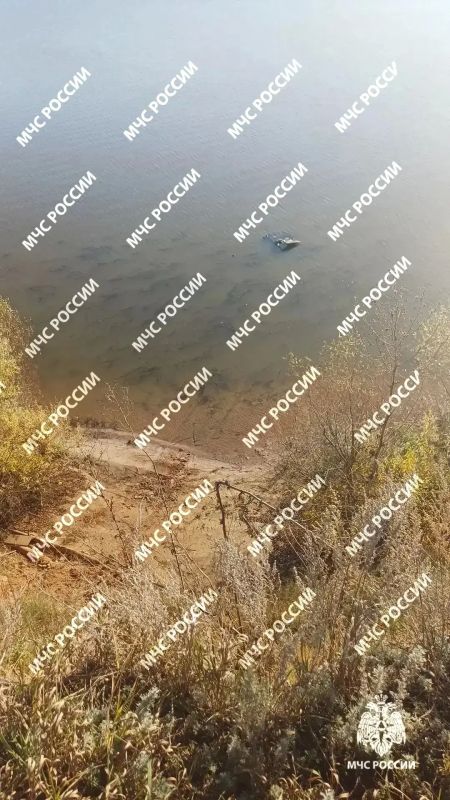 В Лаишевском районе «Лада» упала с обрыва в реку