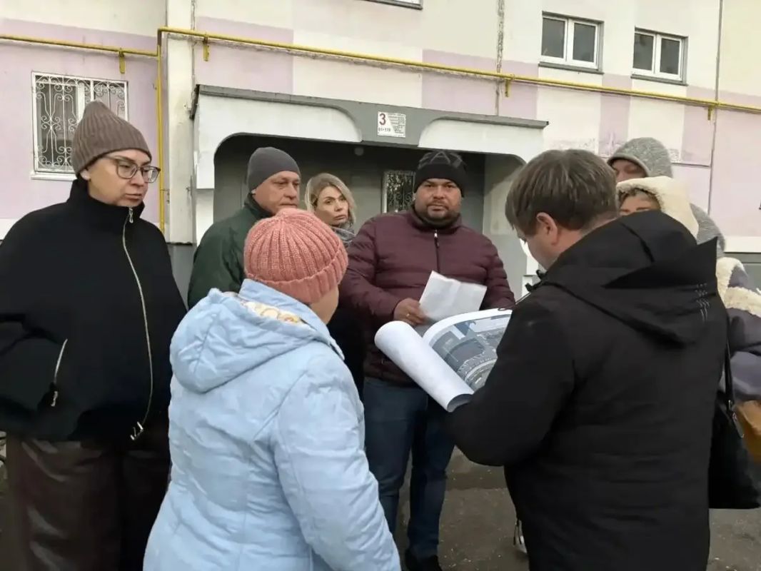 В 44-м микрорайоне Нижнекамска состоялось собрание жильцов дома №95 по проспекту Мира с местным застройщиком, выкупившим соседний земельный участок