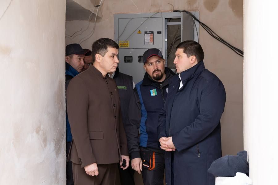 Радмир Беляев проконтролировал ход капремонта многоквартирных домов