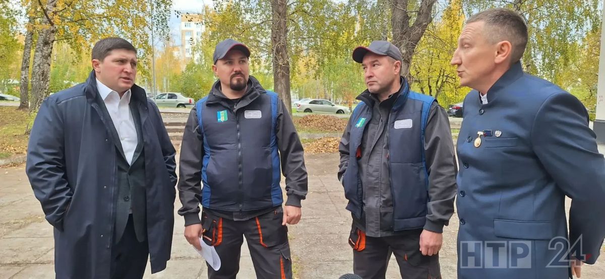 Мэр Нижнекамска Радмир Беляев сегодня осмотрел два дома — Вахитова, 7 и Строителей, 32, — где подрядчики не укладываются в сроки капитального ремонта Мэр Нижнекамска Радмир Беляев сегодня осмотрел два дома — Вахитова, 7 и Строителей, 32, — где подрядчики не укладываются в сроки капитального ремонта