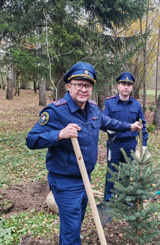 Офицеры следственного управления высадили саженцы в природном заказнике «Голубые озера» Офицеры следственного управления высадили саженцы в природном заказнике «Голубые озера»