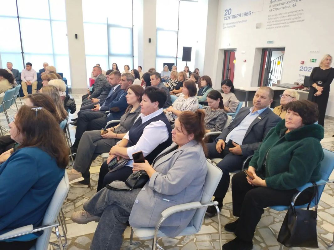 В Доме Первых проходит совещание по генеалогическому проекту «Ядкяр» с участием председателя Госкомитета по архивному делу Гульнары Габдрахмановой В Доме Первых проходит совещание по генеалогическому проекту «Ядкяр» с участием председателя Госкомитета по архивному делу Гульнары Габдрахмановой