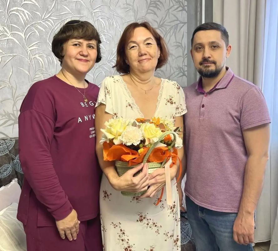 Коллектив нижнекамского роддома торжественно проводил на пенсию известного акушера-гинеколога отделения патологии беременности Гульнару Расиховну Баранову Коллектив нижнекамского роддома торжественно проводил на пенсию известного акушера-гинеколога отделения патологии беременности Гульнару Расиховну Баранову