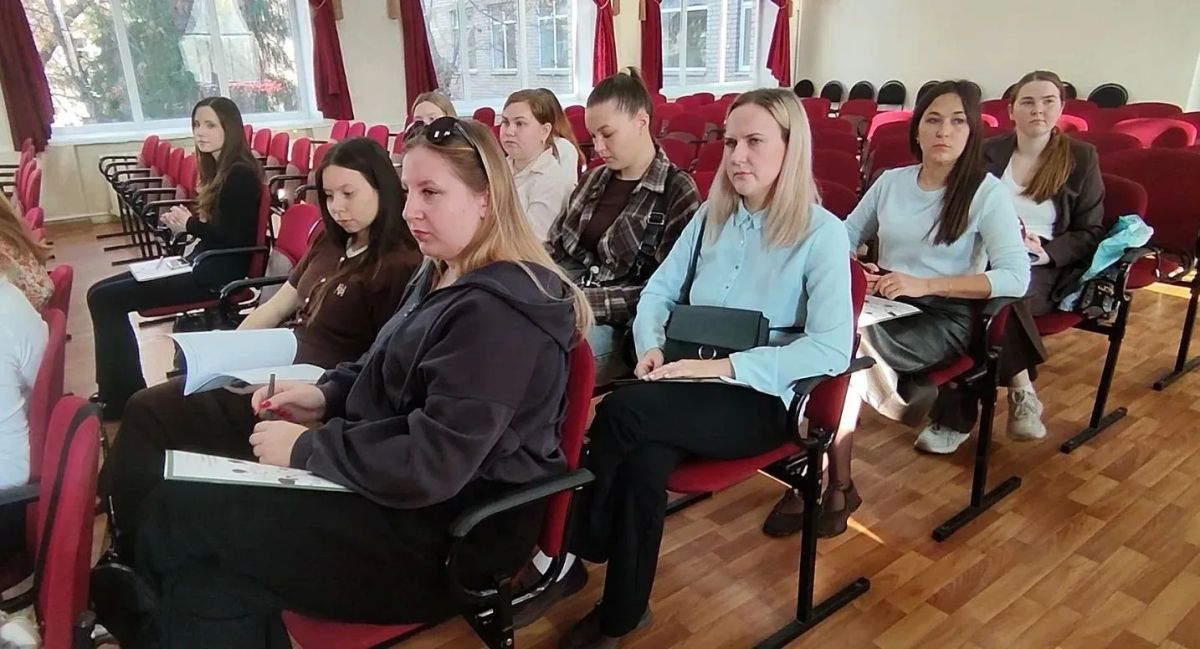 Молодых учителей Нижнекамска учат справляться с выгоранием и стрессом Молодых учителей Нижнекамска учат справляться с выгоранием и стрессом