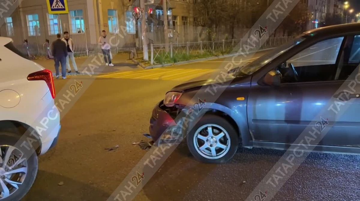 В Казани такси Haval и «Лада» столкнулись на перекрестке