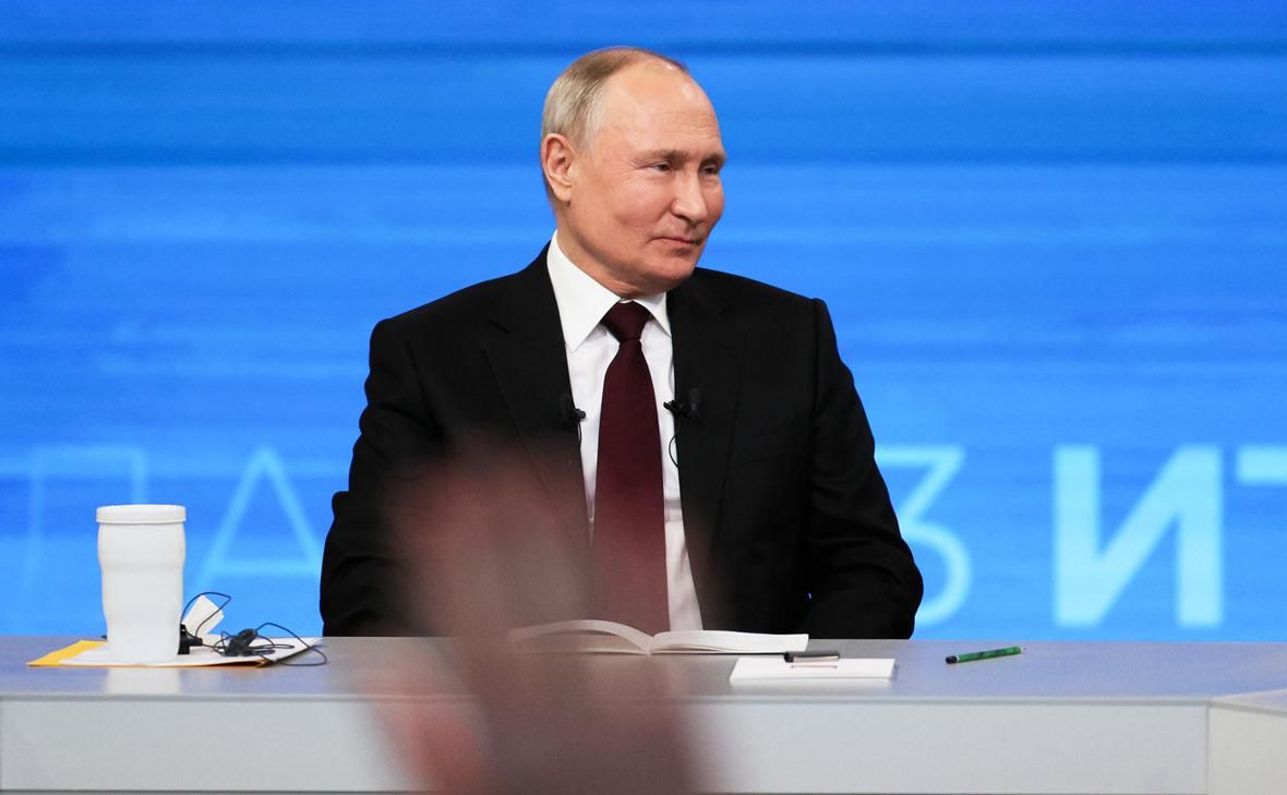 Совмещенная прямая линия и большая пресс-конференция Владимира Путина традиционно пройдет в декабре