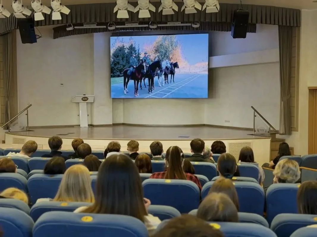 В Казанском инновационном университете (КИУ) прошло профориентационное мероприятие о службе в полиции В Казанском инновационном университете (КИУ) прошло профориентационное мероприятие о службе в полиции