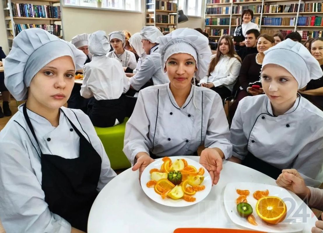 В центральной библиотеке Нижнекамска прошла встреча с будущими поварами, приуроченная ко Всемирному дню кулинарии