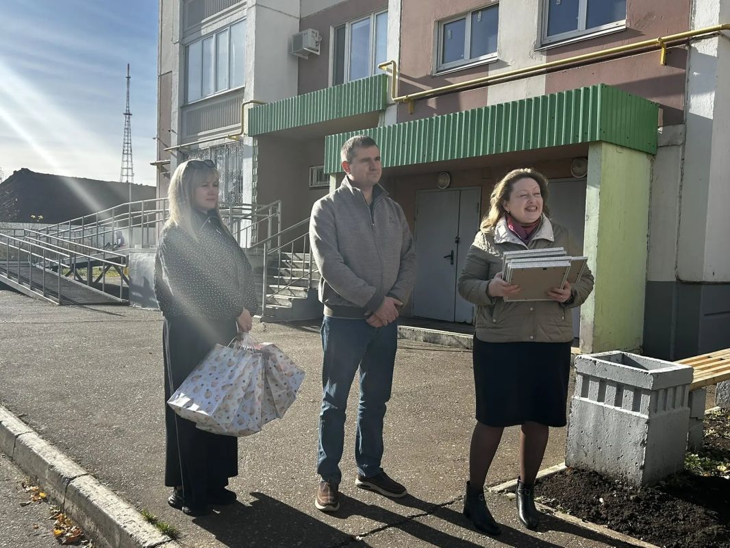 В Нижнекамске жильцы Менделеева, 25 закрыли цветочный сезон