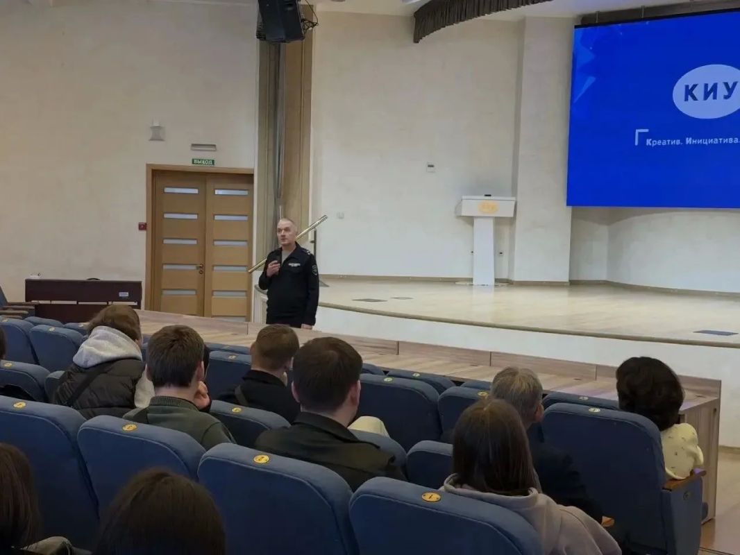 В Казанском инновационном университете (КИУ) прошло профориентационное мероприятие о службе в полиции В Казанском инновационном университете (КИУ) прошло профориентационное мероприятие о службе в полиции