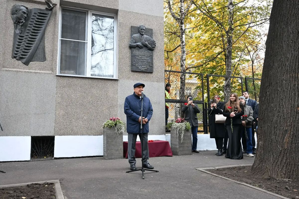 В Казани открыли мемориальную доску Усману Зиганшину