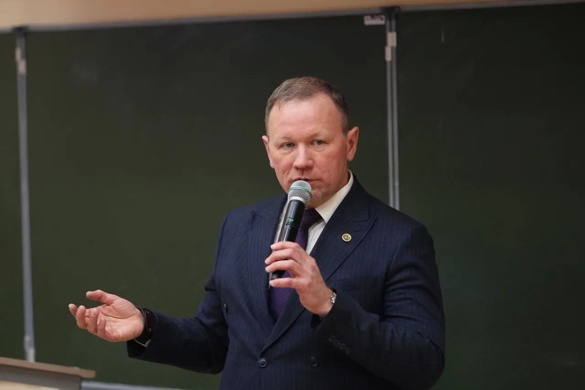 «Без энергетики не было бы привычного комфорта: машин, самолётов, бытовой техники» «Без энергетики не было бы привычного комфорта: машин, самолётов, бытовой техники»