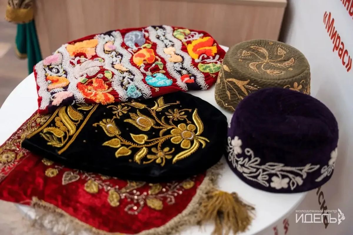 Более 200 молодых татарстанцев познакомились с культурой и традициями своего народа Более 200 молодых татарстанцев познакомились с культурой и традициями своего народа