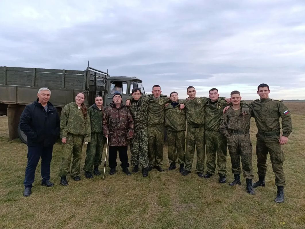 Кадеты Татарстана совершенствуют парашютную подготовку в «Куркачах» Кадеты Татарстана совершенствуют парашютную подготовку в «Куркачах»