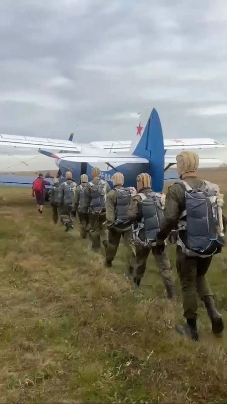 Кадеты Татарстана совершенствуют парашютную подготовку в «Куркачах» Кадеты Татарстана совершенствуют парашютную подготовку в «Куркачах»