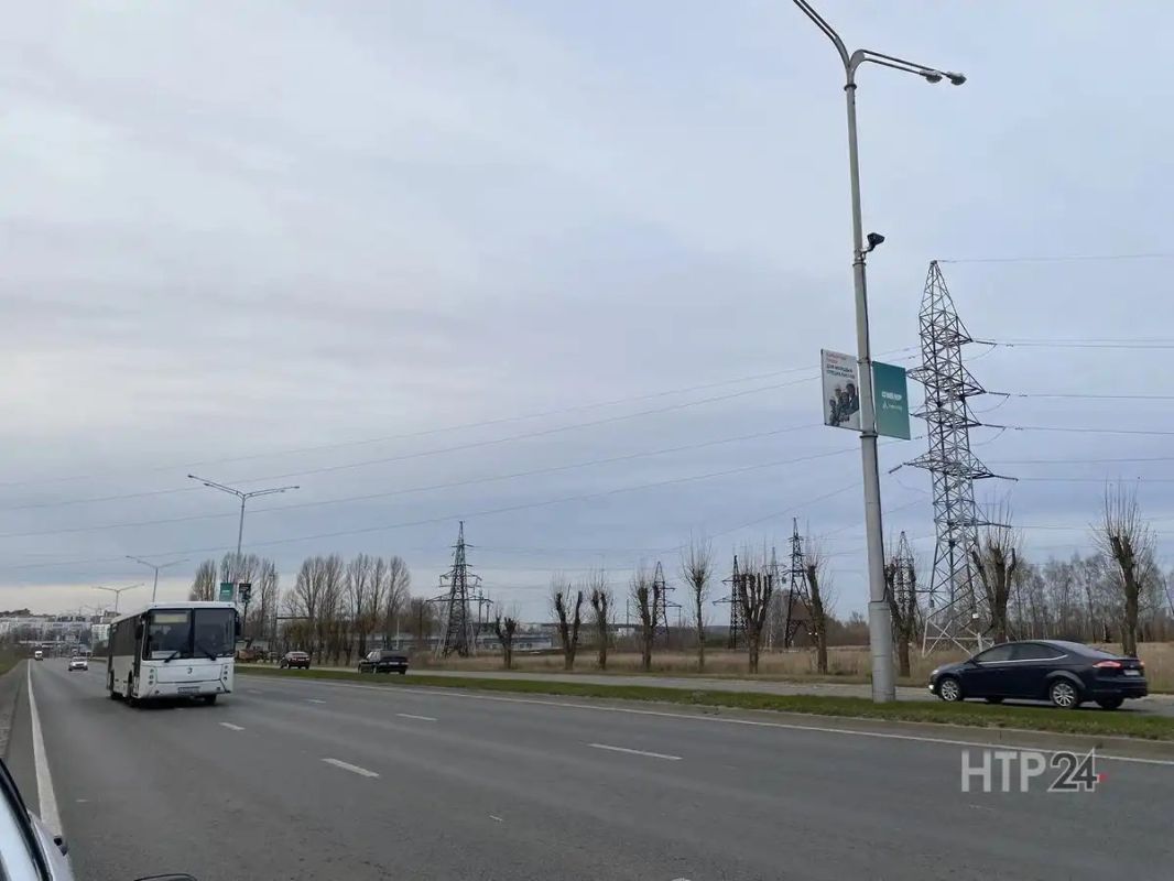 На Соболековской улице в Нижнекамске установили прибор «Чистон АОЖ», предназначенный для отпугивания диких животных, чтобы лоси, косули, кабаны, лисы и зайцы не выходили на проезжую часть