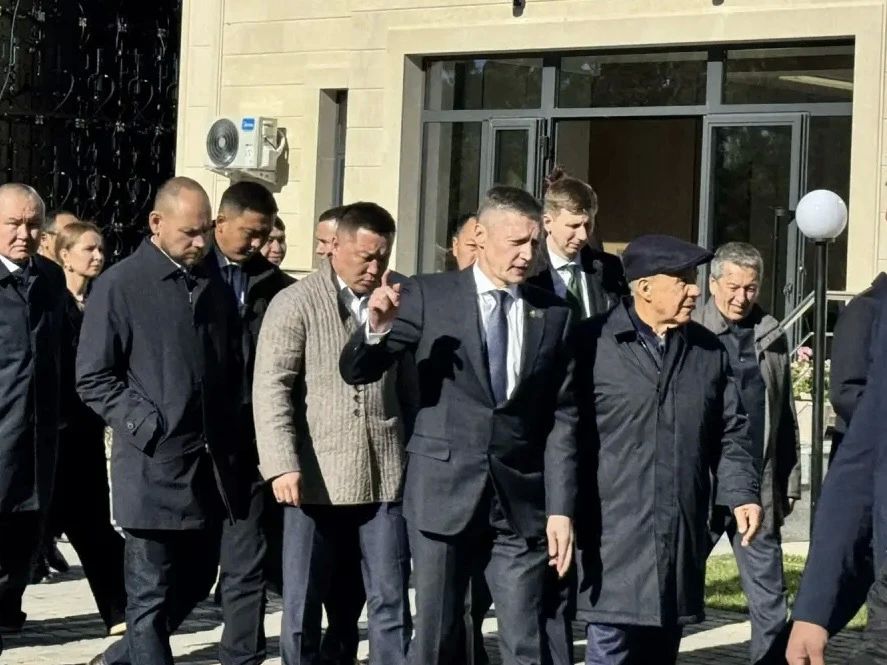 Министр экологии Азат Зиганшин провёл экскурсию для первых гостей центра «Ак-Илбирс»