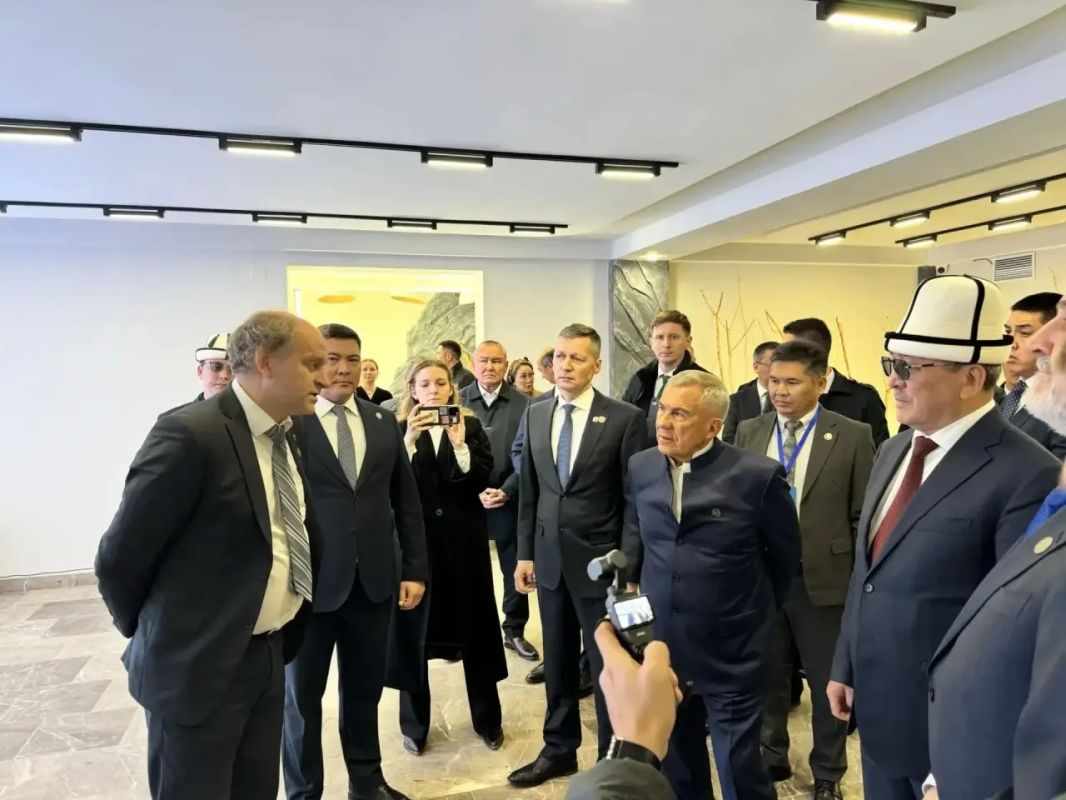 Министр экологии Азат Зиганшин провёл экскурсию для первых гостей центра «Ак-Илбирс» Министр экологии Азат Зиганшин провёл экскурсию для первых гостей центра «Ак-Илбирс»