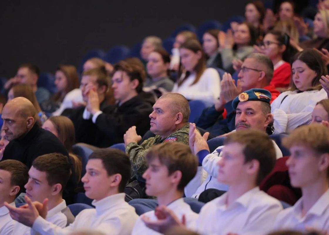 Дмитрий Чернышенко: Победители «Кубка героев» показывают пример беззаветного служения Родине, несгибаемости духа и спортивного мастерства Дмитрий Чернышенко: Победители «Кубка героев» показывают пример беззаветного служения Родине, несгибаемости духа и спортивного мастерства