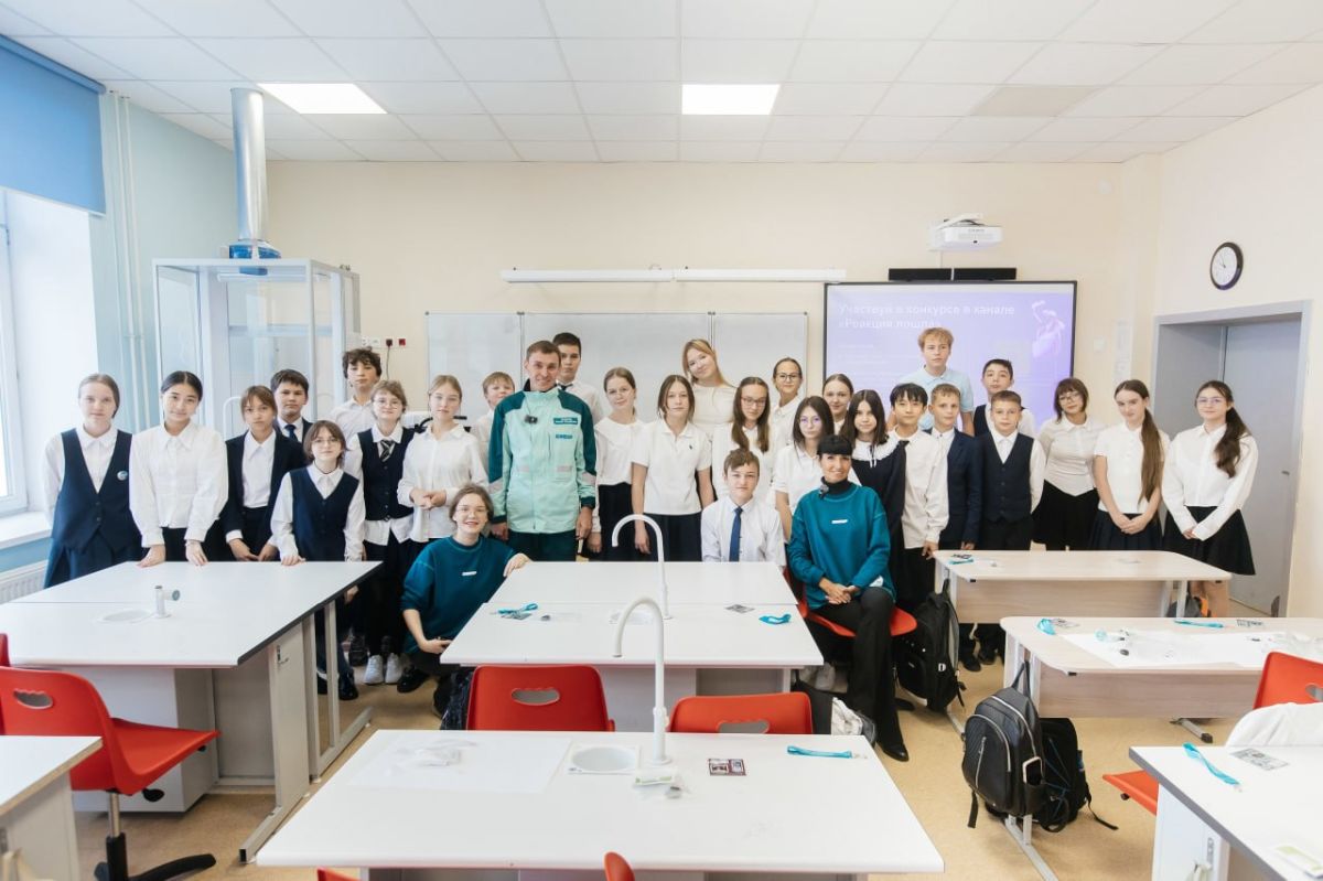 Полимер своими руками: в Казани прошел урок «Менделеевской смены»