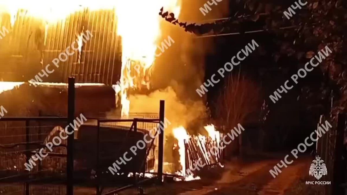 В Татарстане при пожаре в бревенчатом доме погиб 80-летний мужчина