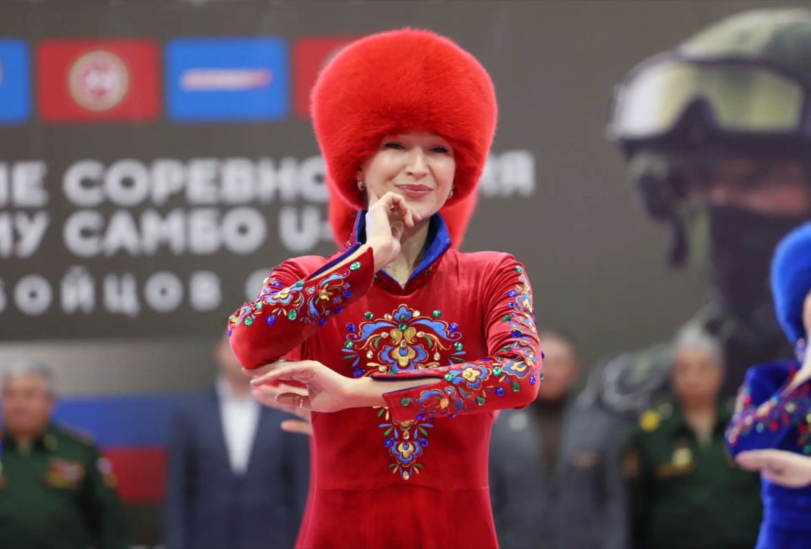 На ковре – будущее России. В «Батыре» стартовали Всероссийские соревнования по боевому самбо Турнир посвящен памяти бойцов, погибших при выполнении задач в ходе СВО На ковре – будущее России. В «Батыре» стартовали Всероссийские соревнования по боевому самбо Турнир посвящен памяти бойцов, погибших при выполнении задач в ходе СВО