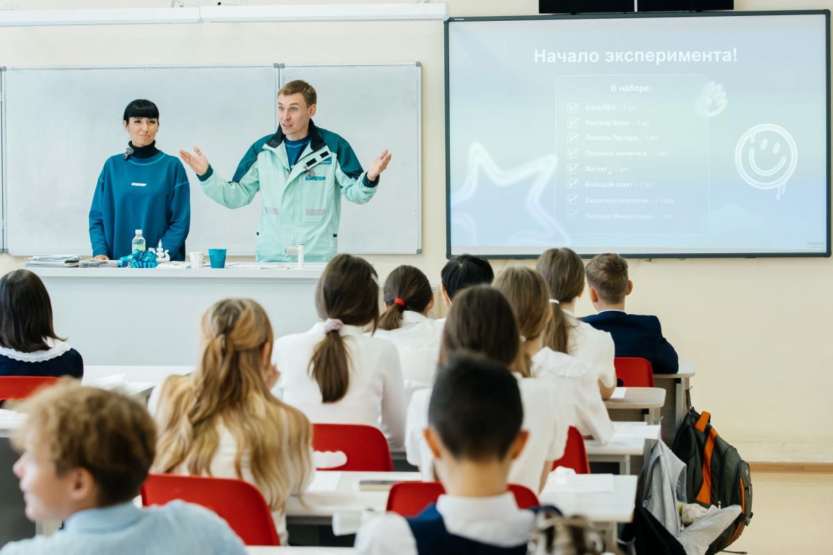 Полимер своими руками: в Казани прошел урок «Менделеевской смены»