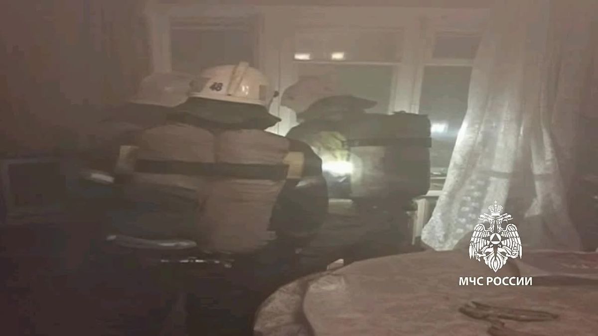 На пожаре в Казани спасли мужчину и женщину