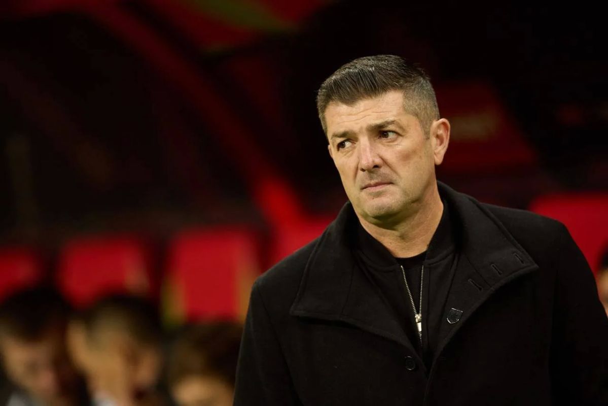 «Рубин» указал Артиге на дверь