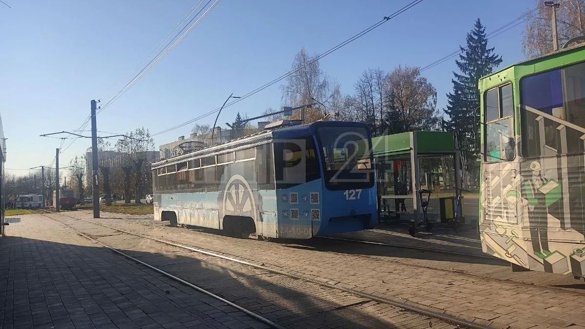 Из-за ДТП на путях парализовано движение трамваев Из-за ДТП на путях парализовано движение трамваев