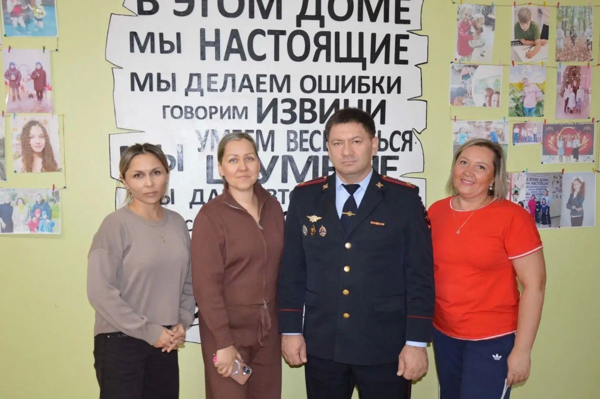 Сотрудники МВД навестили воспитанников подшефного Чистопольского детского дома Сотрудники МВД навестили воспитанников подшефного Чистопольского детского дома