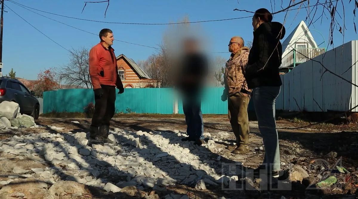 В СНТ «Спутник» садоводы пожаловались на то, что на берегу пересохшего пруда кто-то вывалил строительный мусор В СНТ «Спутник» садоводы пожаловались на то, что на берегу пересохшего пруда кто-то вывалил строительный мусор