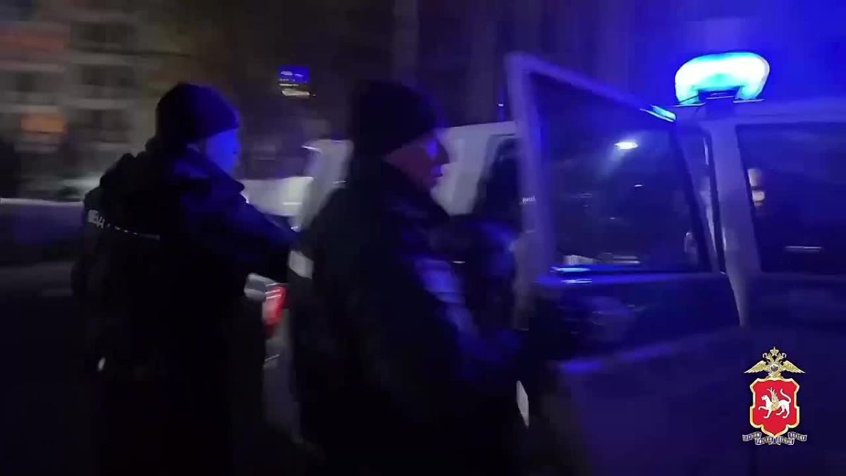 В Казани сотрудники полиции провели рейд по обеспечению порядка и безопасности на улицах, парках и скверах города
